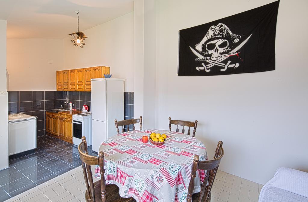 Pirate Backpackers Hostel Ulcinj Room photo